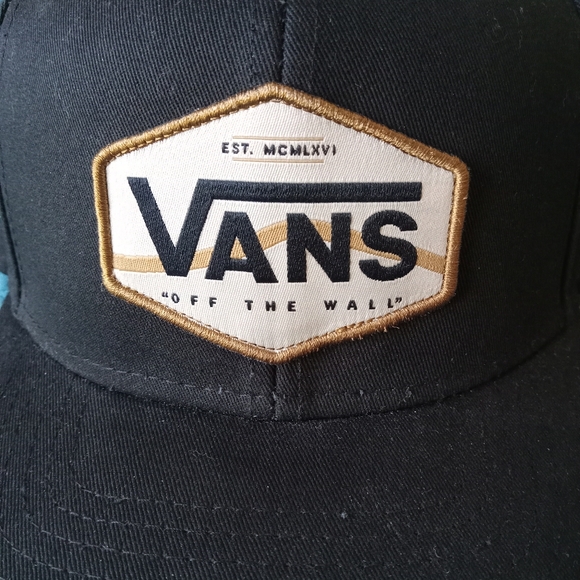 VANS Off The Wall Snap Back Black Hat Cap Embroidered Tan Logo - Picture 2 of 9